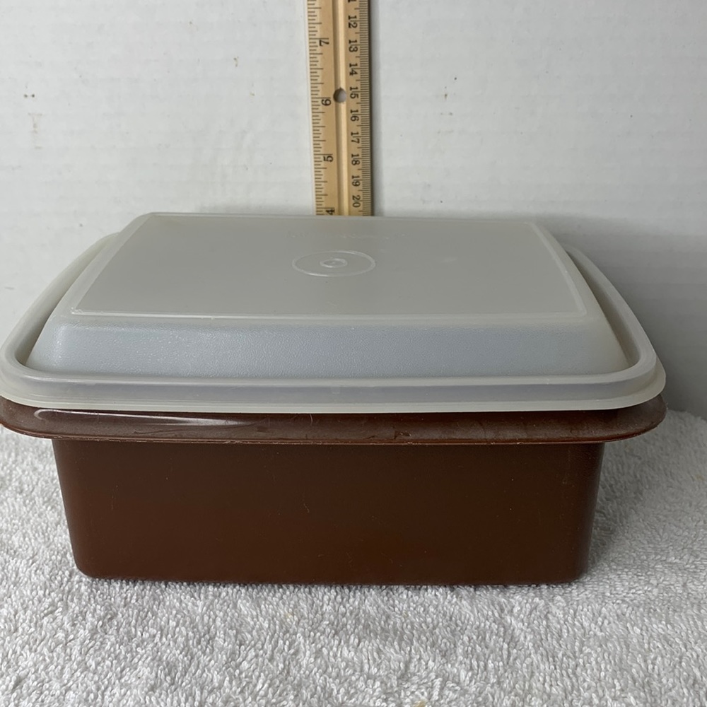 VTG Tupperware Ice Cream Container with Lid Made In USA (Brown Base w White Lid)